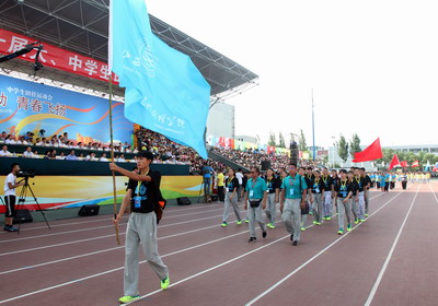 新浦京集团350vip独立学院代表队入场